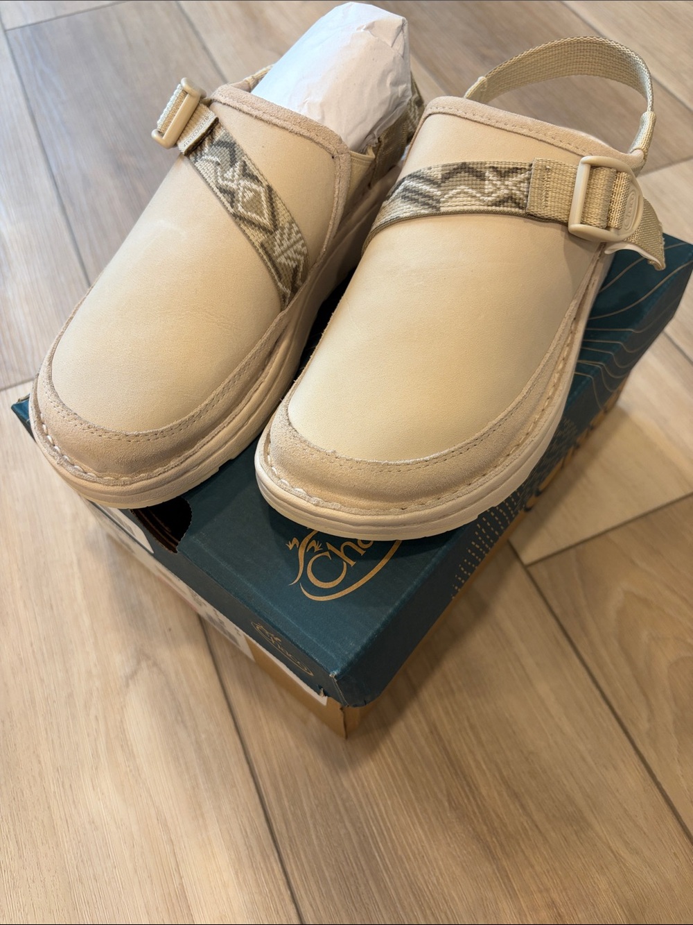 New women’s Chaco Canyon clogs shoe size 8 paddle khaki